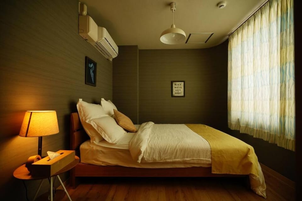 Bed, Bedroom, air conditioner
