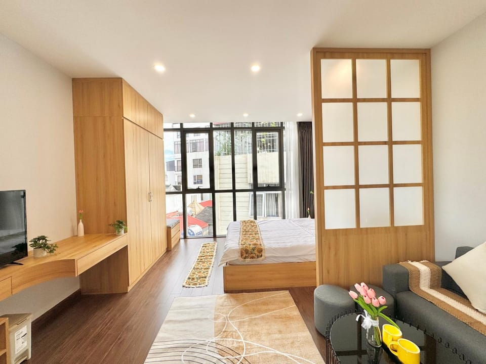 Communal lounge/ TV room, Bed, TV and multimedia, Living room, Photo of the whole room, Seating area, Evening entertainment, Bedroom, wardrobe