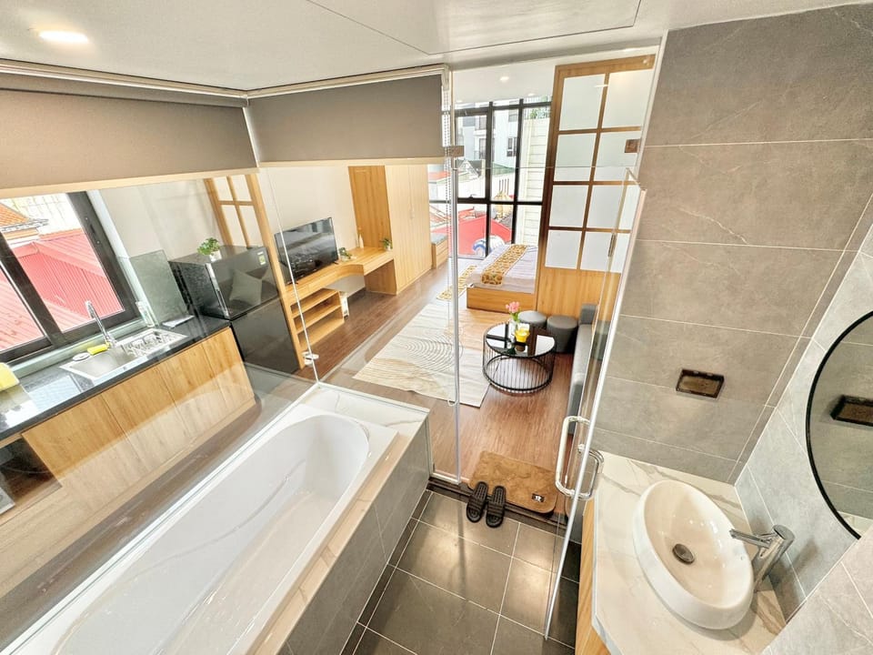 Shower, Toilet, Hot Tub, Bathroom, Bath, towels