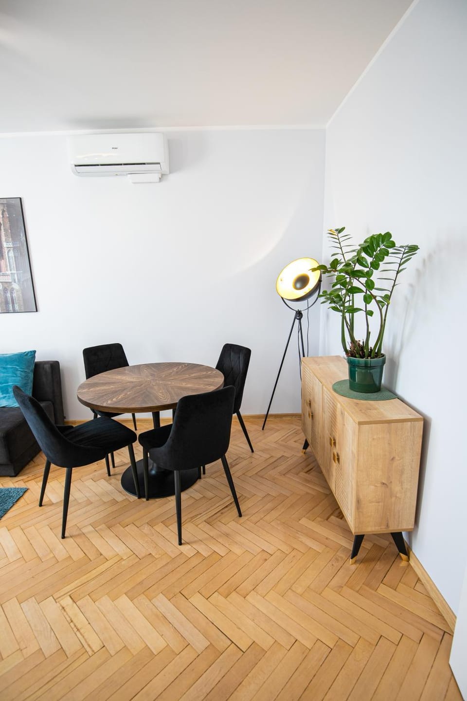 Living room, Seating area, air conditioner