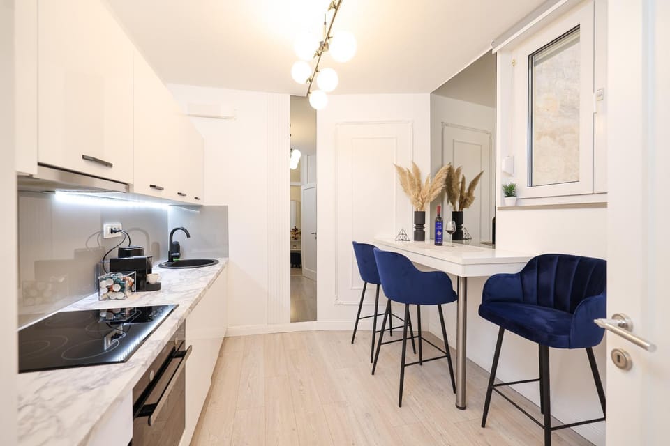 Kitchen or kitchenette, Living room, Seating area, Dining area, minibar, stove