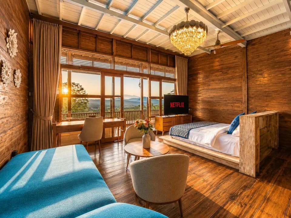 Property building, Bedroom, Breakfast