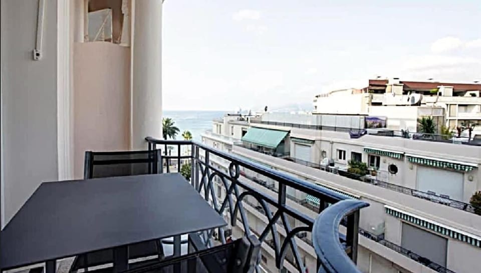 View (from property/room), Balcony/Terrace, Dining area, Sea view