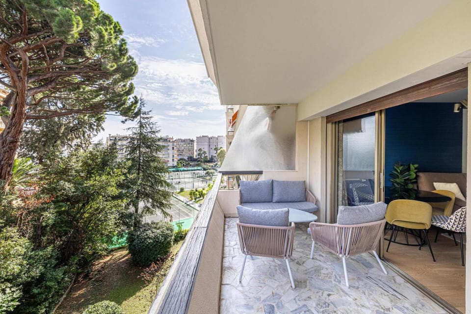 View (from property/room), Balcony/Terrace, Seating area, Dining area