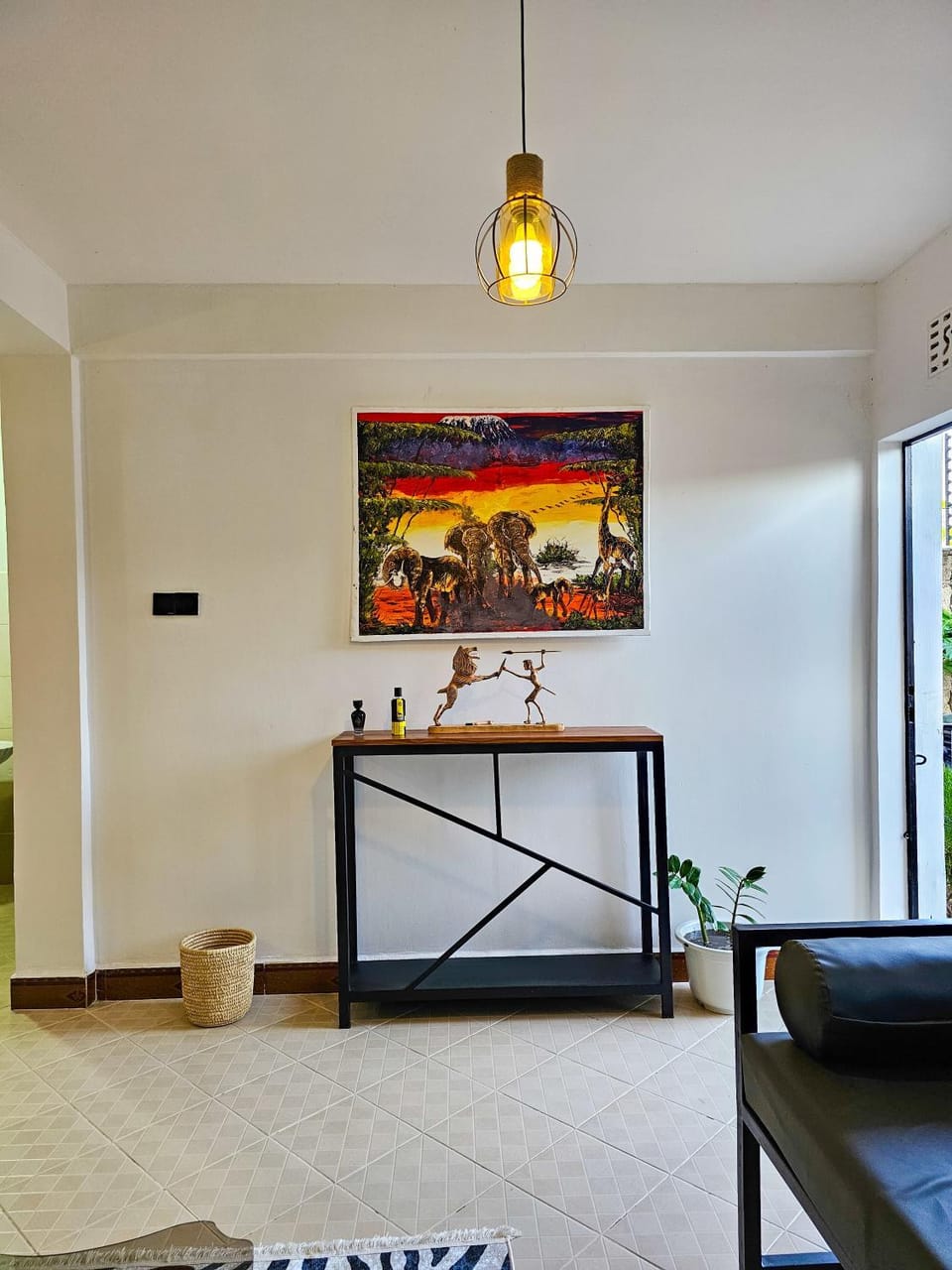 TV and multimedia, Living room, Decorative detail, Seating area