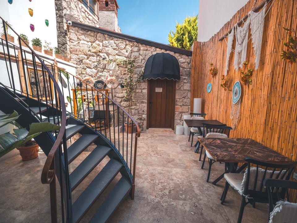 Seating area, Inner courtyard view