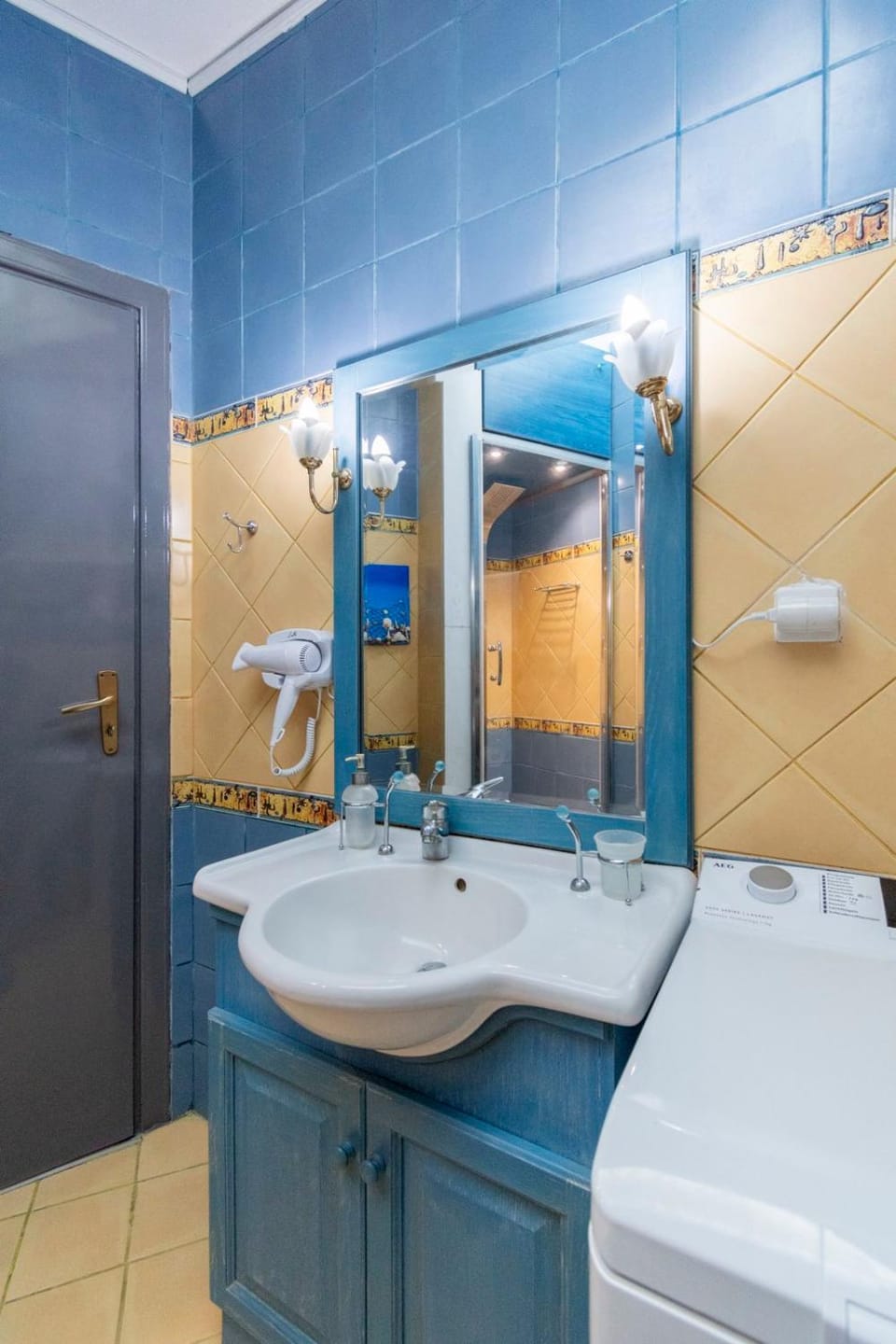 Shower, Bathroom, towels