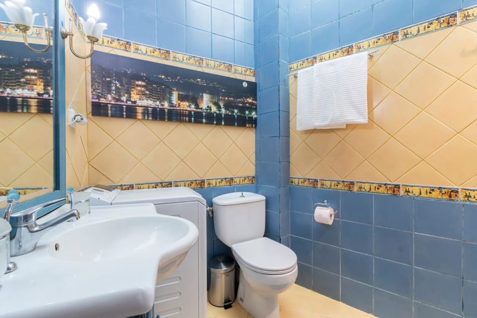 Toilet, Bathroom, Bath, towels