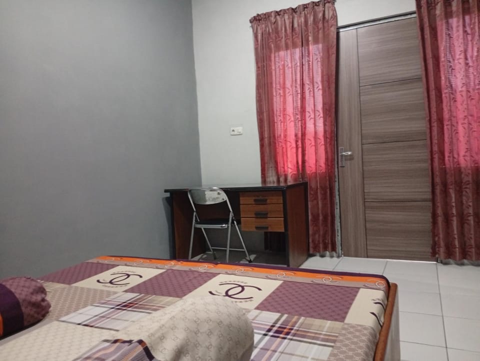 Wisma 812 Khusus Putra for Male Only Vacation rental in Bandung