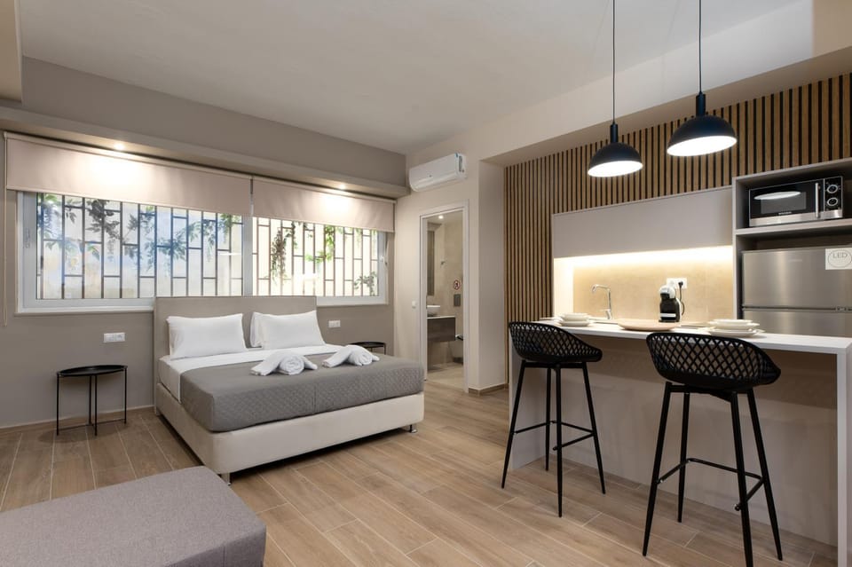 Bed, Living room, Photo of the whole room, Seating area, Dining area, Bedroom
