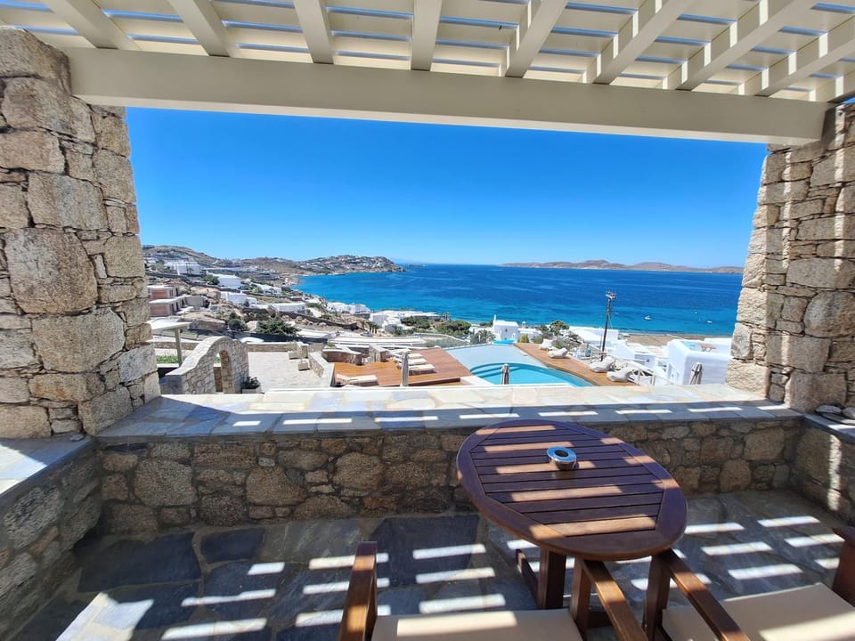 View (from property/room), Balcony/Terrace, Seating area, Dining area, Sea view
