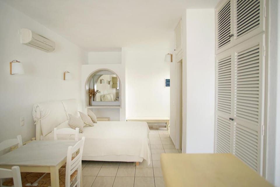 Bed, Photo of the whole room, Bedroom, air conditioner