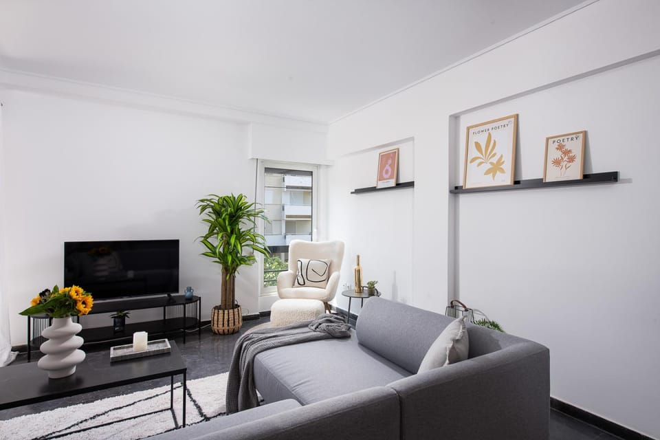 Communal lounge/ TV room, TV and multimedia, Living room, Seating area, Evening entertainment