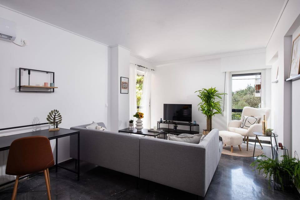 TV and multimedia, Living room, Seating area, Dining area, air conditioner