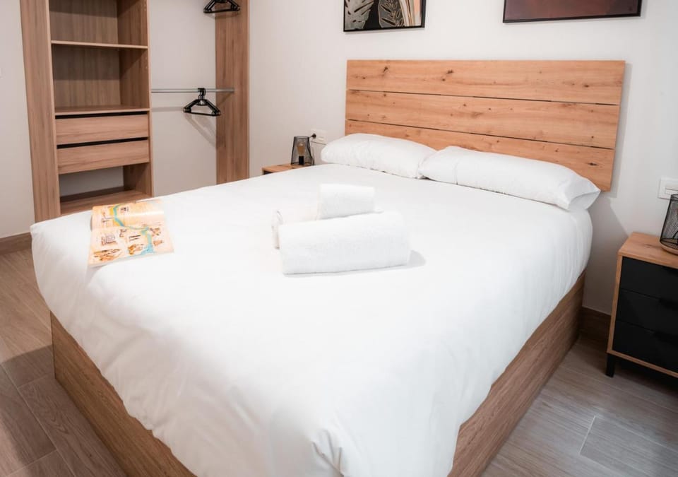 Bed, Bedroom, towels, wardrobe