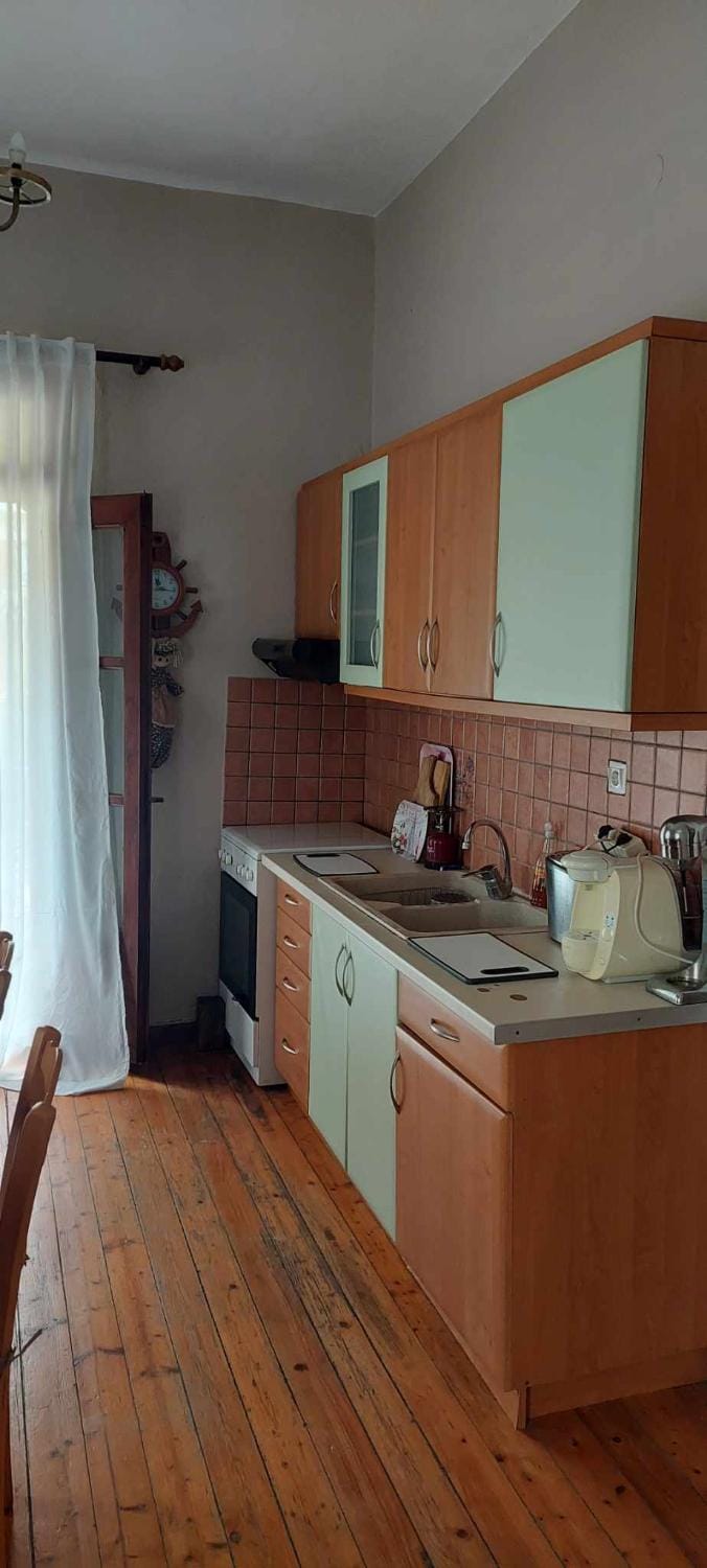 Kitchen or kitchenette, oven, stove