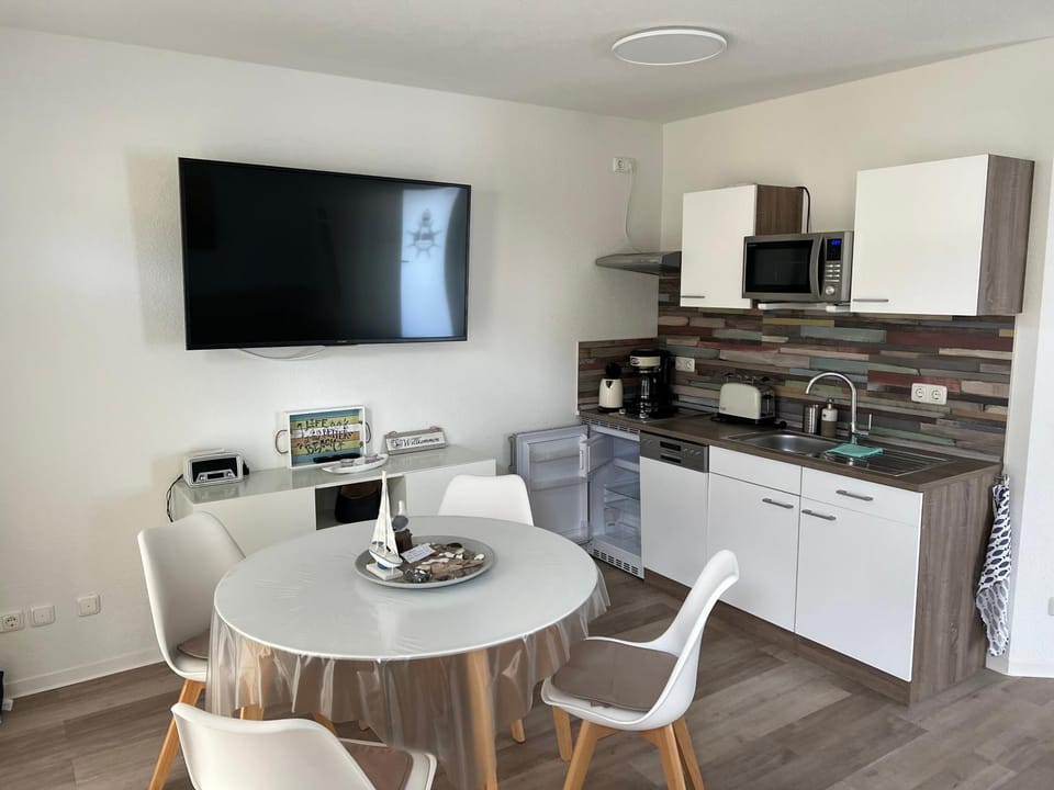TV and multimedia, Dining area, dishwasher, stove, toaster