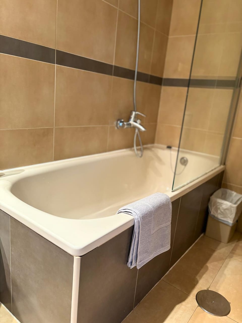 Bathroom, Bath, air conditioner