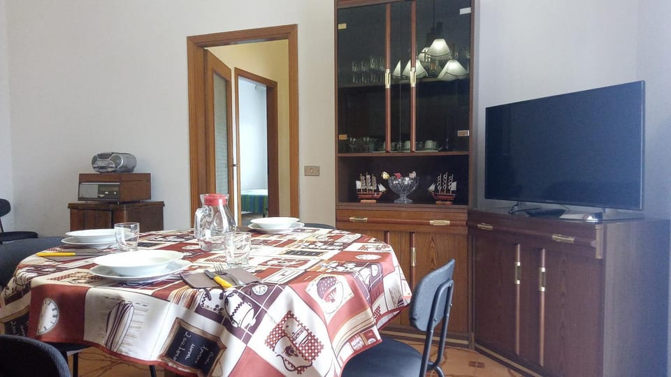 TV and multimedia, Dining area