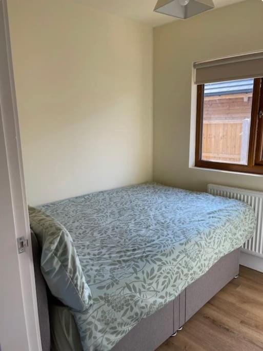 Weston pools Lodge with 6 Bedrooms House in Oswestry