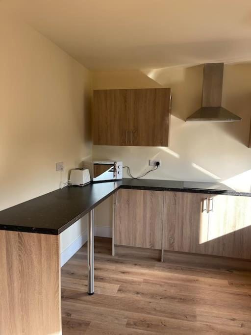 Weston pools Lodge with 6 Bedrooms House in Oswestry