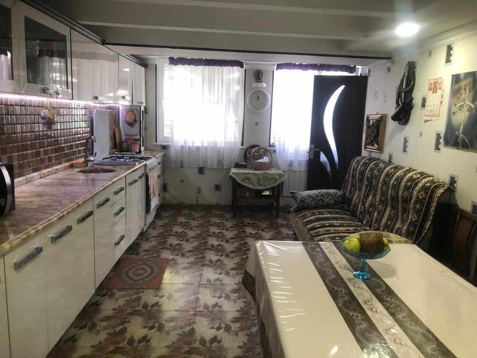 Kitchen or kitchenette, Living room