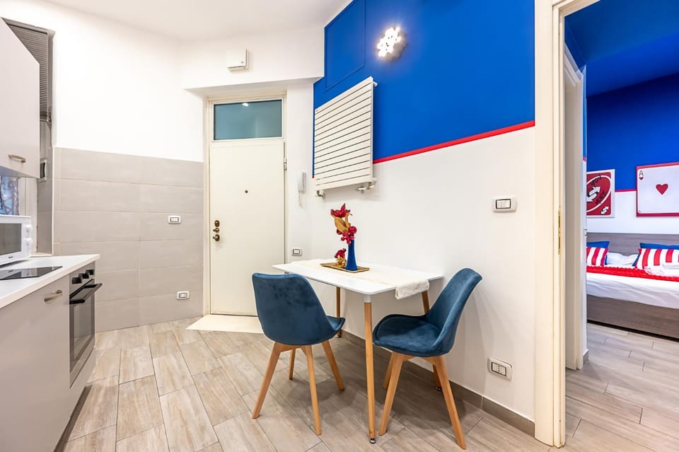 Kitchen or kitchenette, Dining area, oven