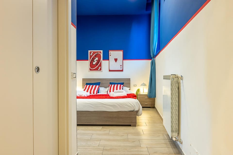 Photo of the whole room, Bedroom
