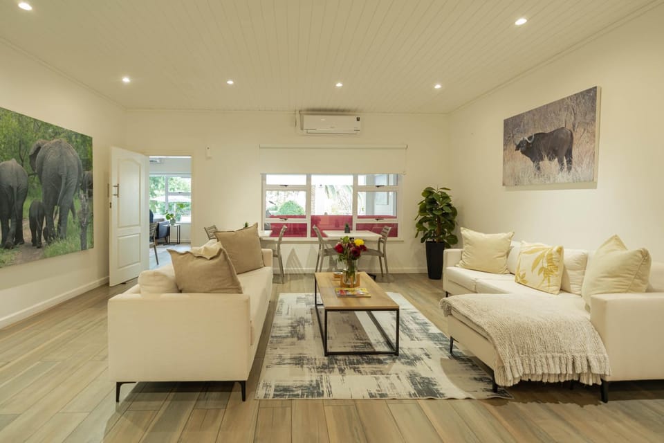 Living room, Lounge or bar