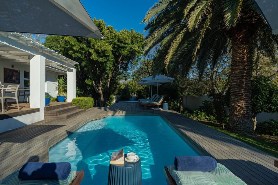 Garden view, Pool view, Swimming pool, sunbed