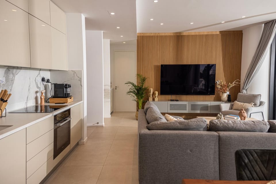 TV and multimedia, Kitchen or kitchenette, Living room, Seating area