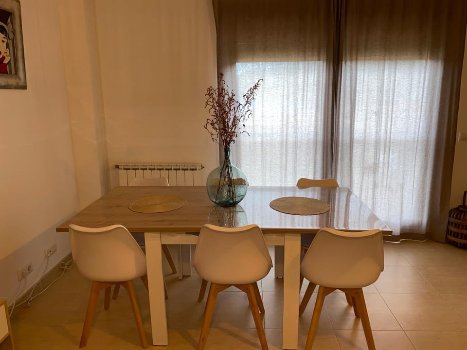 Seating area, Dining area