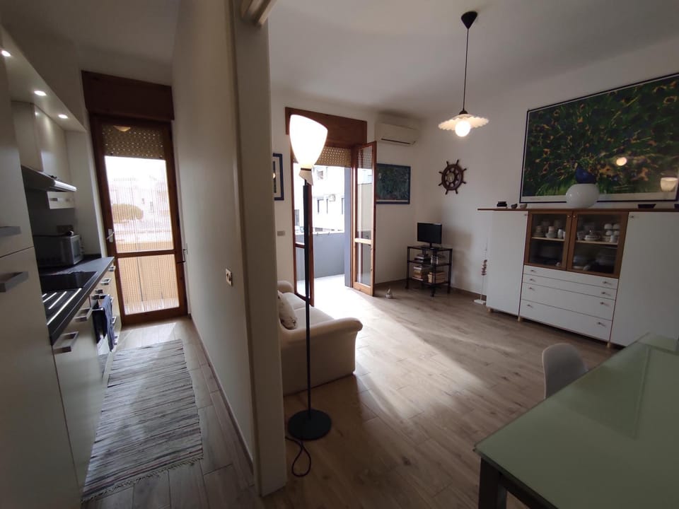 Kitchen or kitchenette, Living room, Seating area