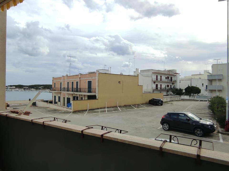 View (from property/room), Sea view, Street view, Parking