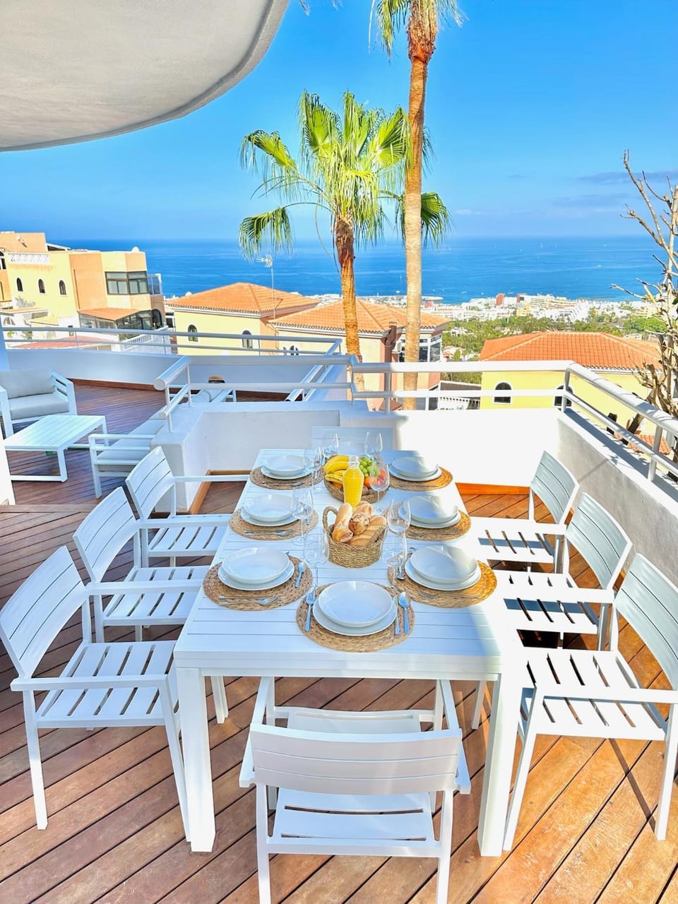 View (from property/room), Balcony/Terrace, Dining area, Sea view
