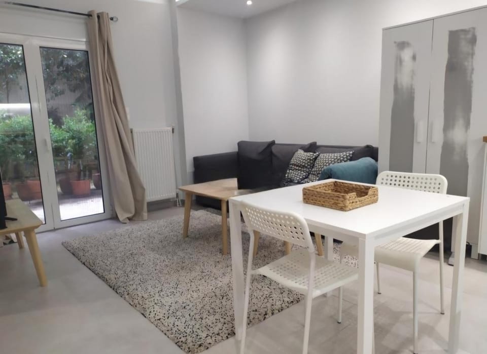 TV and multimedia, Seating area, Dining area