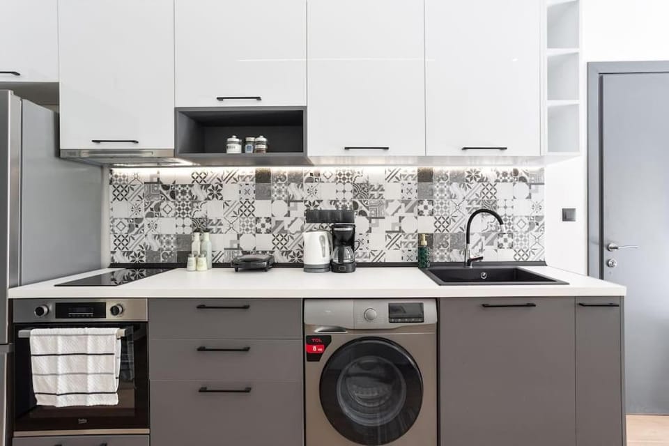 Kitchen or kitchenette, washing machine