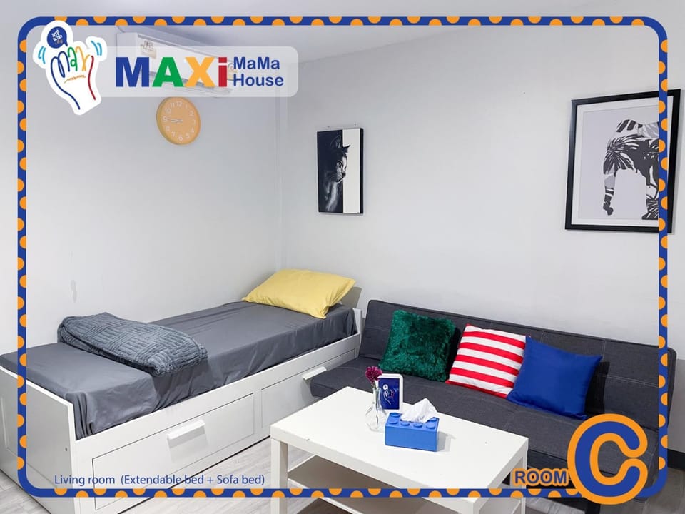 Bed, Photo of the whole room, Seating area