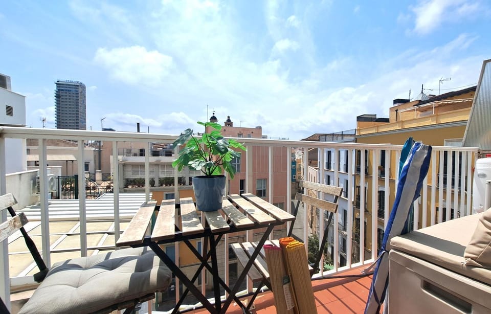 Property building, Balcony/Terrace, Balcony/Terrace