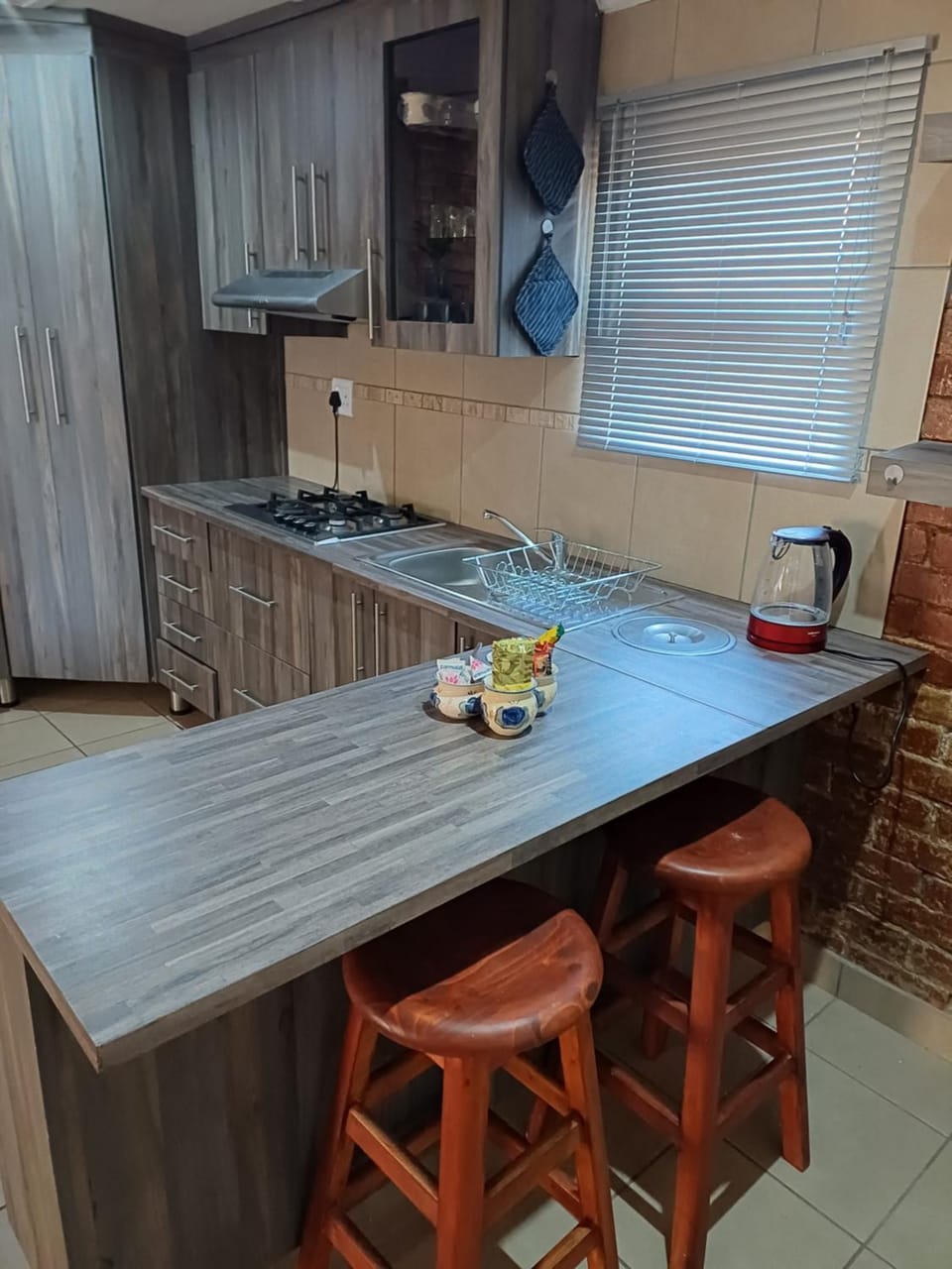 Kitchen or kitchenette, Dining area, stove