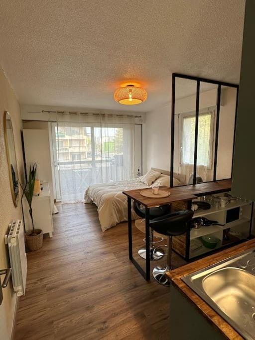 Bed, Kitchen or kitchenette, Living room, Dining area, Bedroom