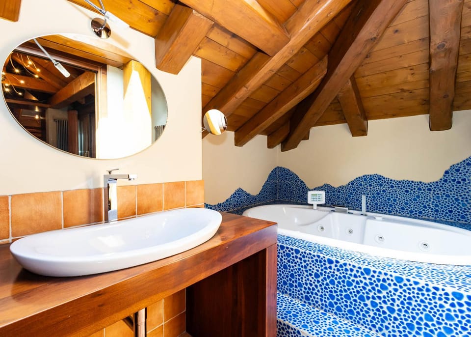 Hot Tub, Bathroom