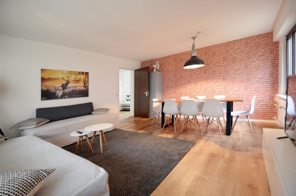 Bed, TV and multimedia, Living room, Photo of the whole room, Seating area, Dining area, Bedroom