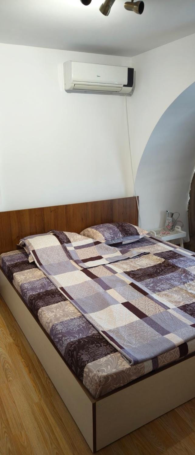 Photo of the whole room, Bedroom, air conditioner
