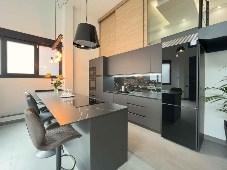 Kitchen or kitchenette, Dining area, dishwasher, oven, stove