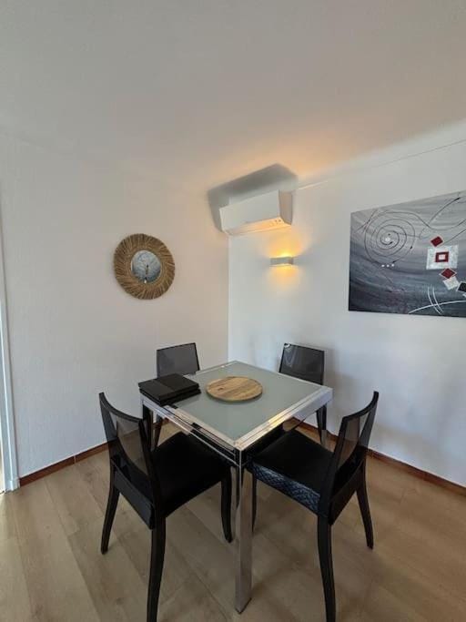 Dining area, air conditioner
