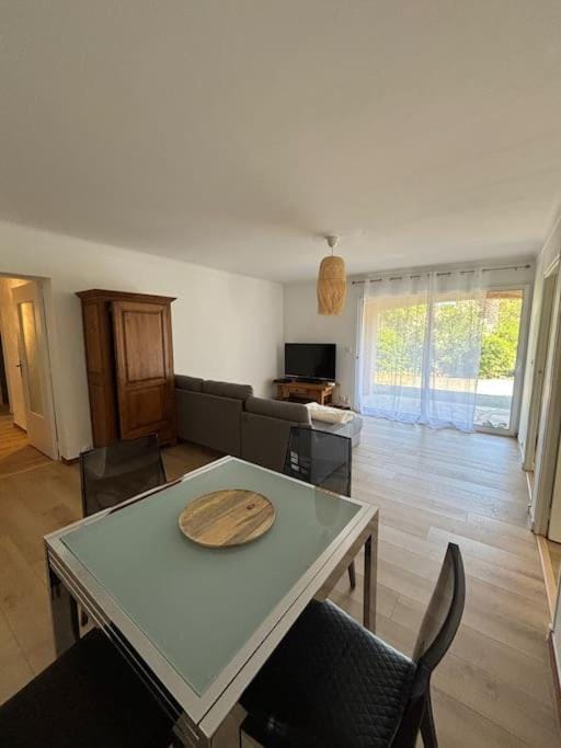 St Aygulf, appartement climatisé 70m2, piscine privée , 4 personnes Apartment in Roquebrune-sur-Argens