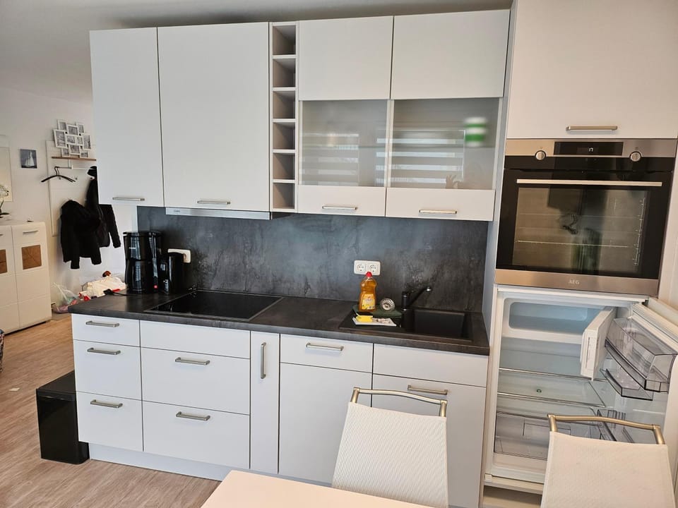 Kitchen or kitchenette, dishwasher, oven, stove