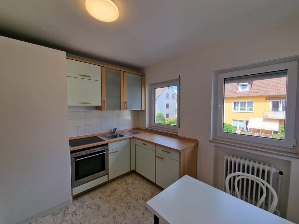 Kitchen or kitchenette, Dining area, stove