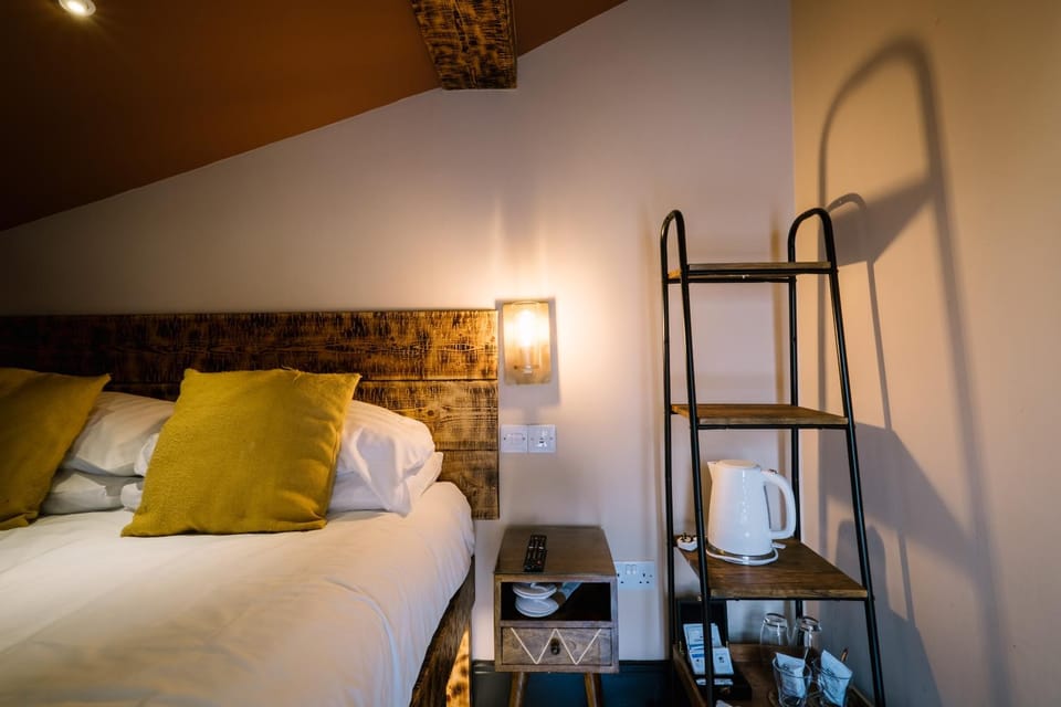 Luxury Single Small Room Central Location King Bed House in Bowness-on-Windermere